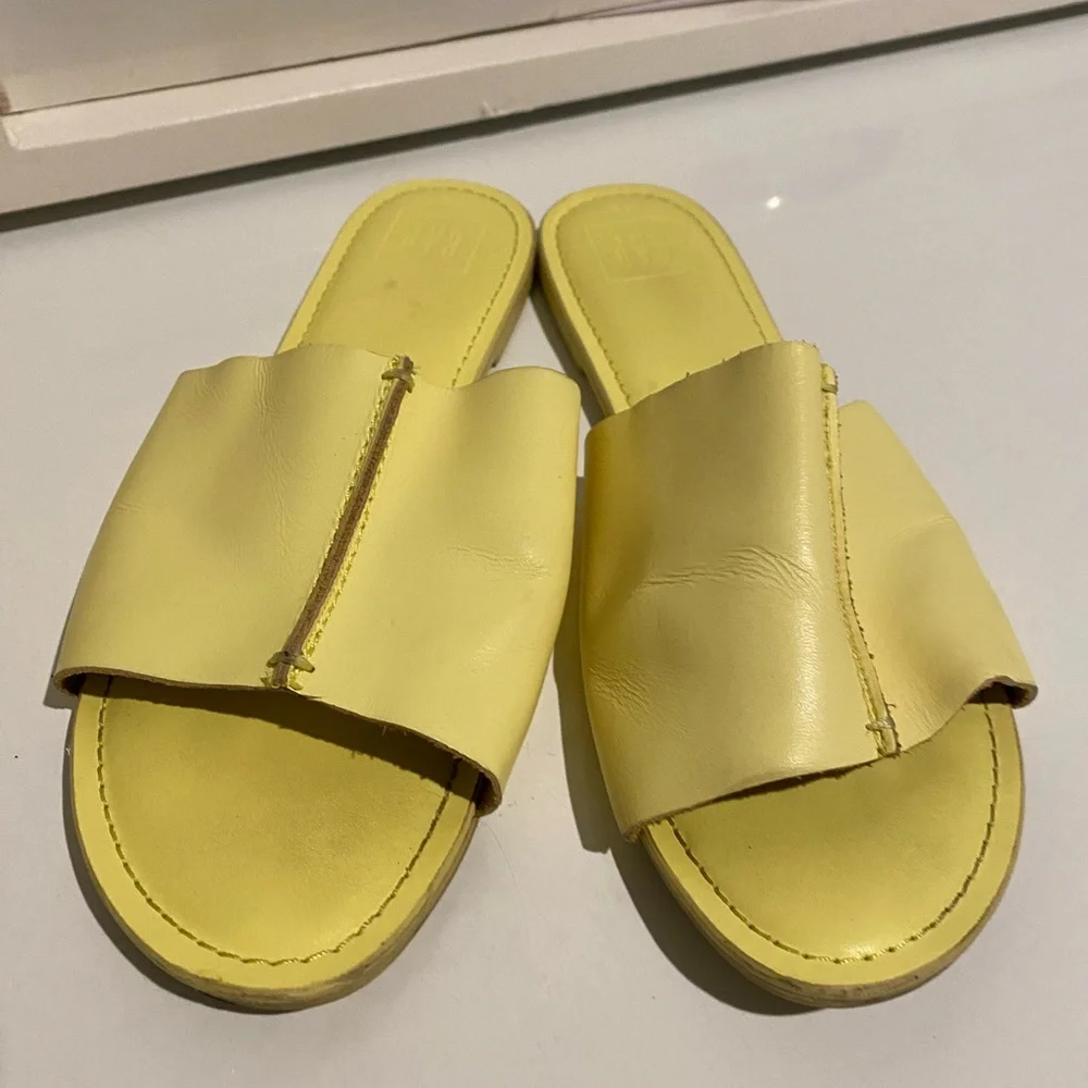 GAP Women’s Yellow Slide Sandals - Casual Leather Slip-Ons Leather 7.5 💛